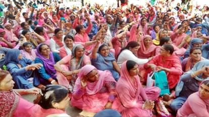 प्रशासन ने दिखाए तेवर: आंगनबाड़ी कार्यकर्ताओं और सहायिकाओं को दी चेतावनी, 48 घंटे के भीतर काम पर लौटें वरना.... आंगनबाड़ी कार्यकर्ताओं और सहायिकाओं का आंदोलन