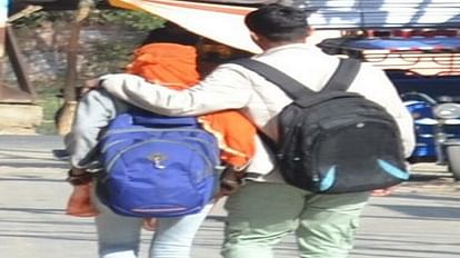 Valentine's day: सिर चढ़कर बोला इश्क का जादू, वैलेंटाइन डे पर खुलकर हुआ इजहार ए इश्क वेलेंटाइन डे पर कुछ ऐसे नजर आए युवा