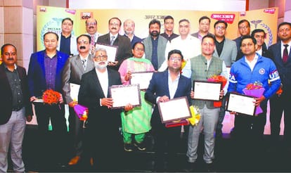 Respect to doctors: Ayush minister honored doctors in Amar Ujala Samarpan and Samman program