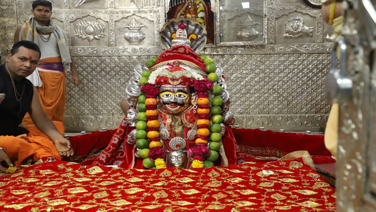 Baba Mahakal became groom adorned with Holkar Shringar on fifth day of Shiva Navratri in Ujjain city