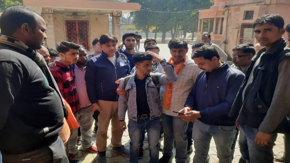 Lover reached Kasganj from Bengal to meet girlfriend made on Facebook on Valentine
