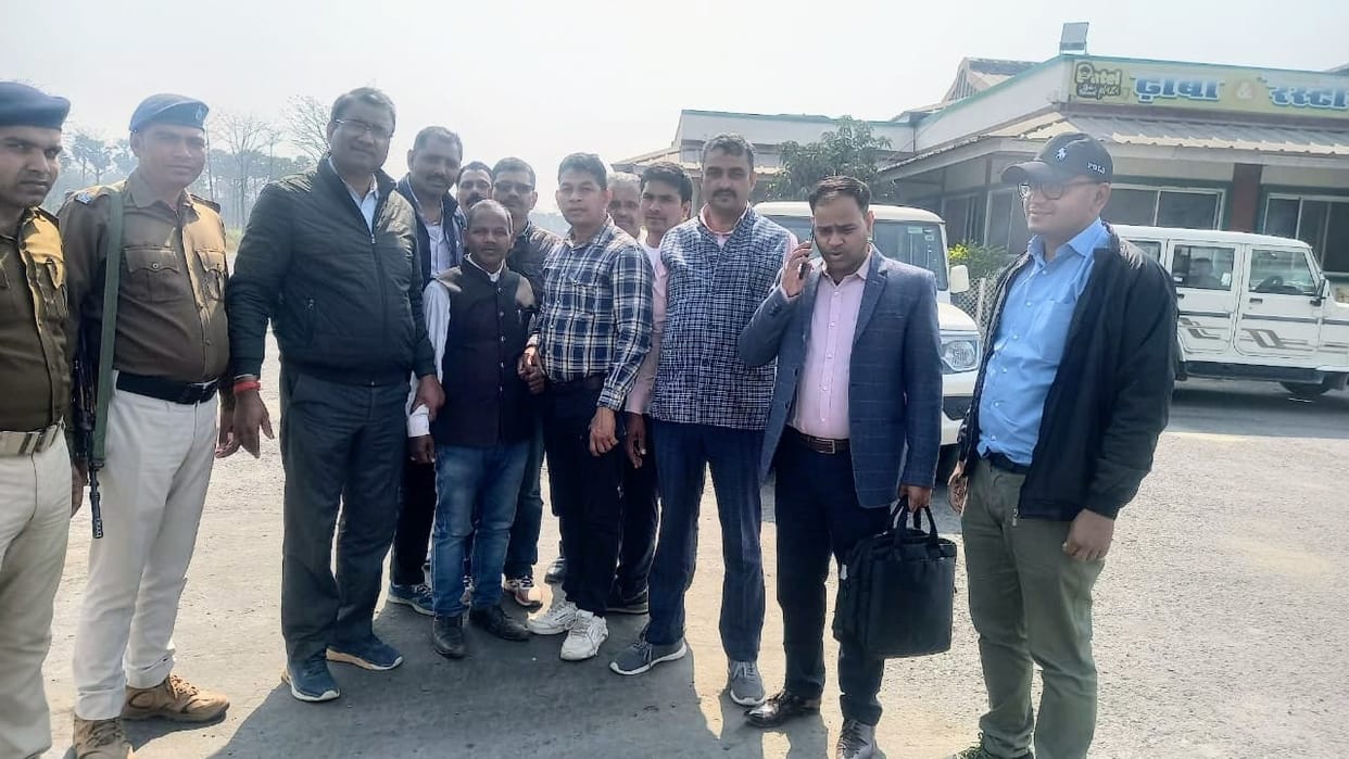 Bihar: In Motihari, the surveillance team arrested the headmaster red-handed taking a bribe of Rs 15,000.