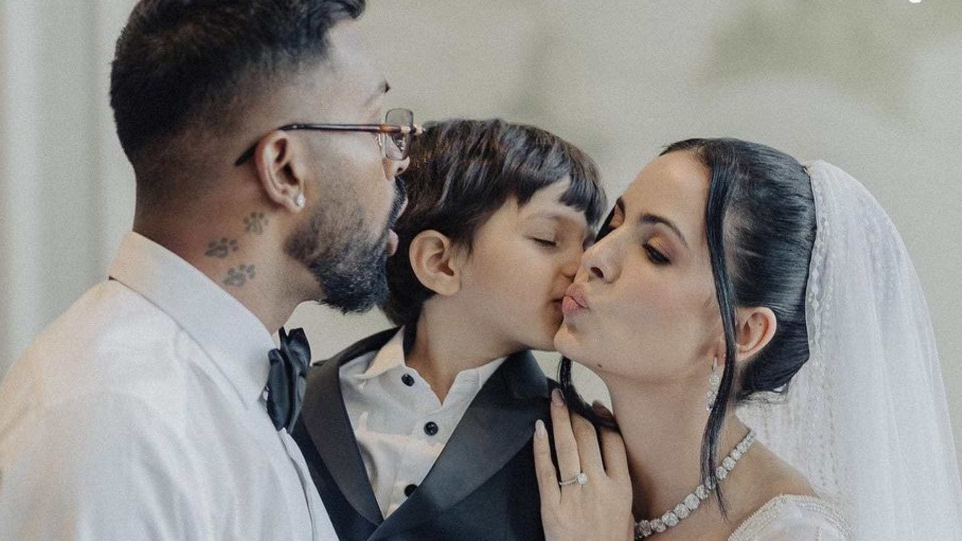 Hardik Pandya, Natasa Stankovic share official wedding pics from Udaipur; Watch Hardik Natasa Wedding Photos