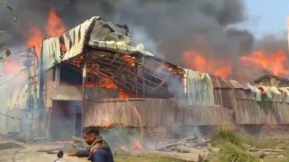Fire broke out in furniture house in Jagadhri