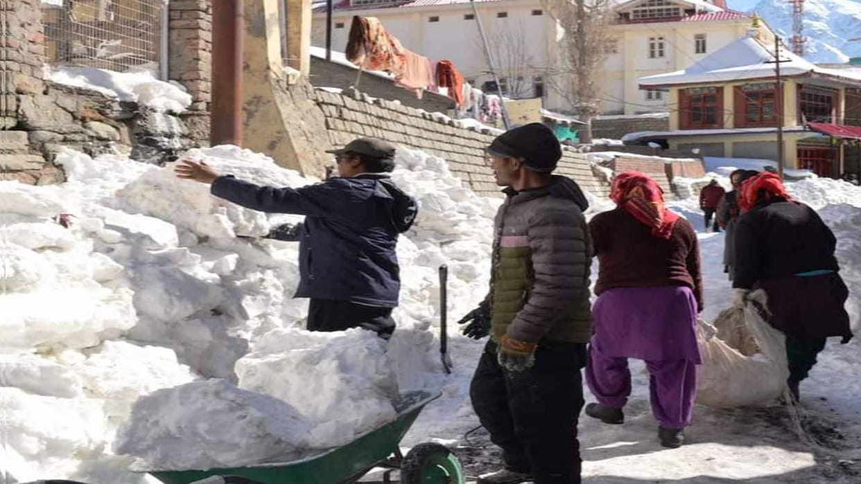 Himachal Weather expected to remain clear for four days, many roads still closed due to snowfall