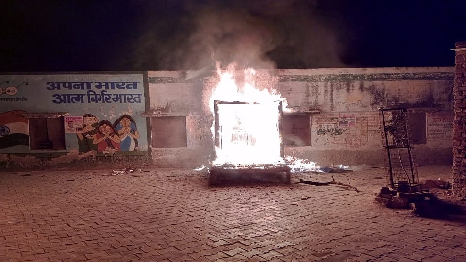 Fire broke out in the tea kiosk goods worth 70 thousand burnt to ashes