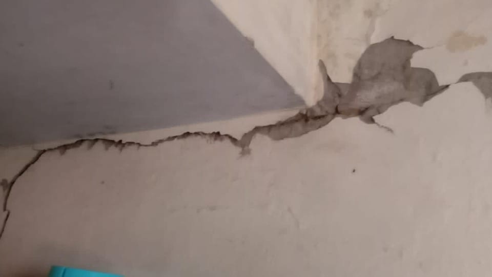 Cracks were seen in houses and shops in Sunam of Punjab