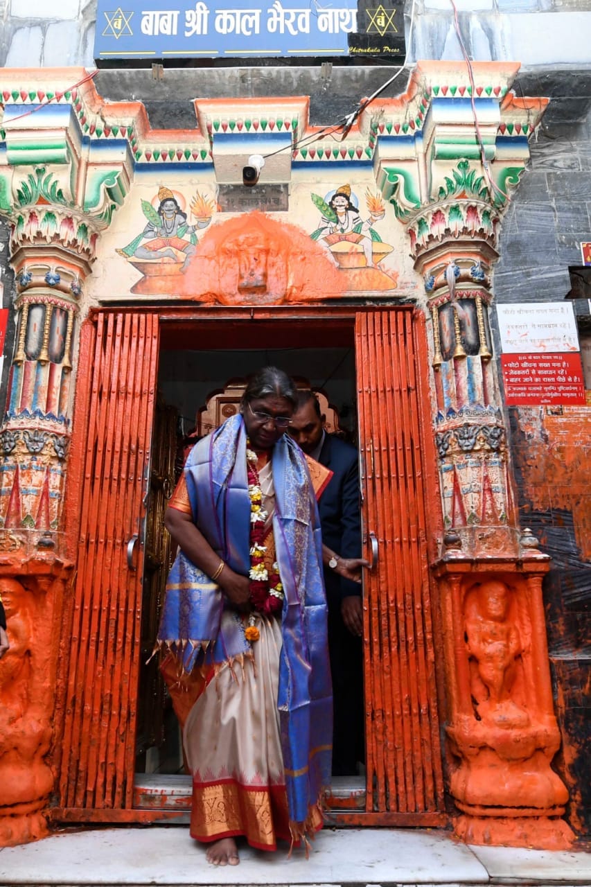 world tourism day Banaras is only city in india where 8 lakh devotees visit its 9 temples every day