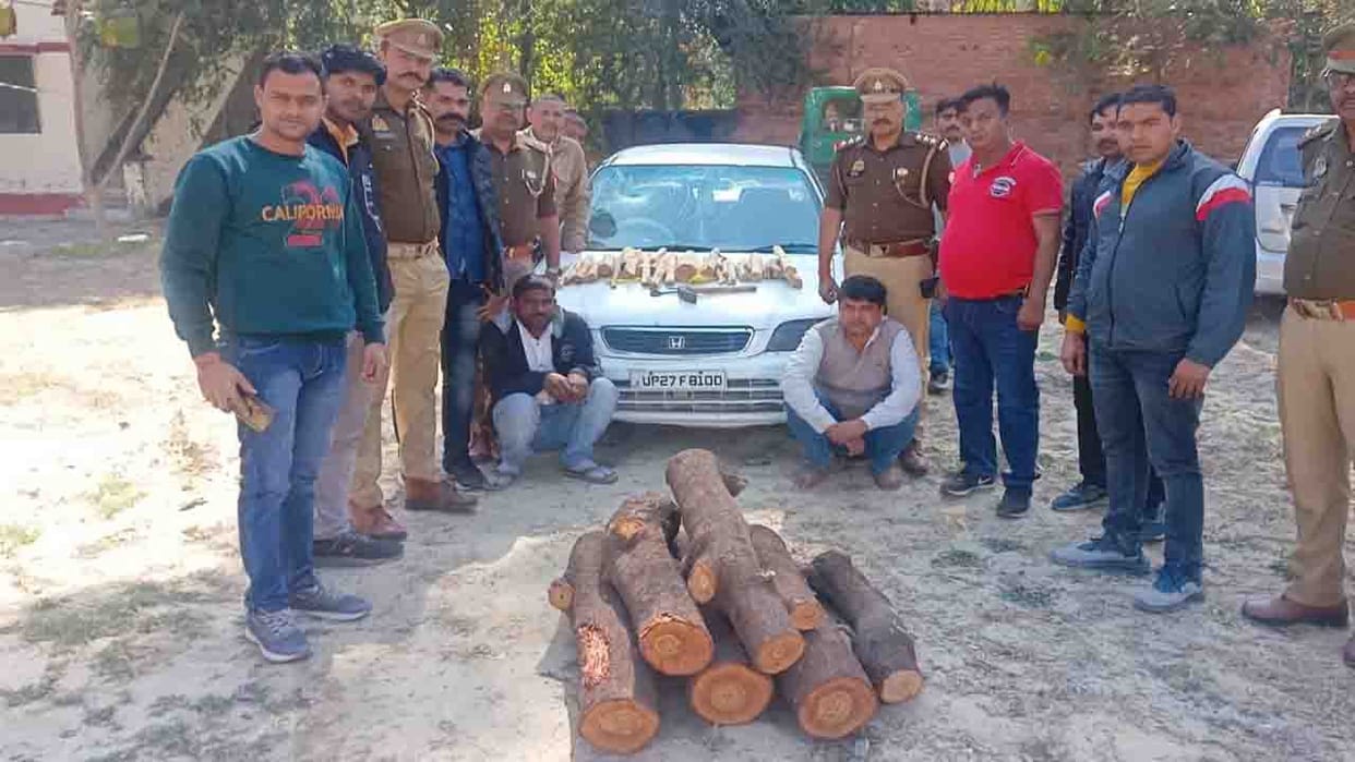 Two smugglers arrested with sandalwood worth 50 lakhs