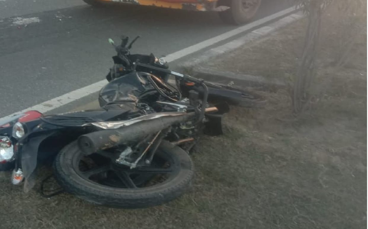 Container collides with bike in Orai, two died and one injured, driver absconding from the spot