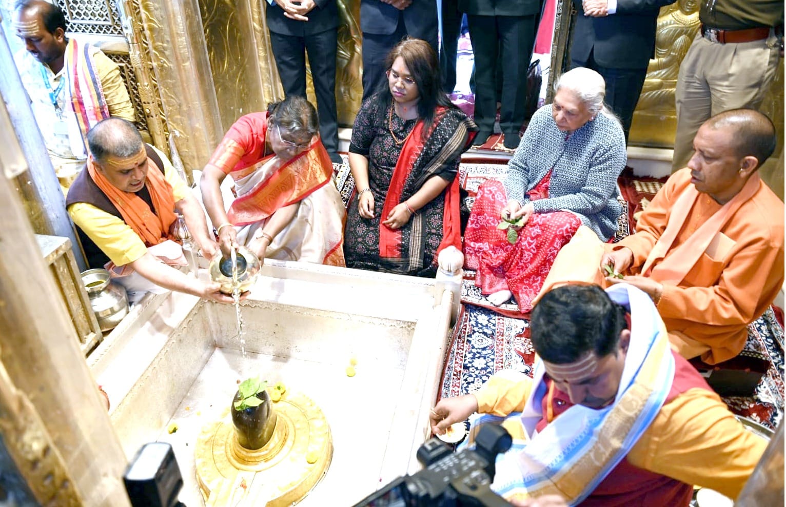 President's visit to Kashi in eight pictures Visited Vishwanath and Kaal Bhairav, said these words after Gang