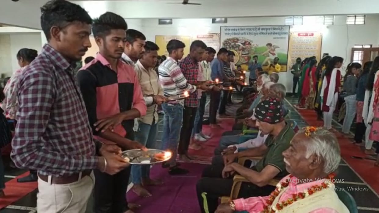 ajnandgaon Valentine Day celebrated as mother father worship day