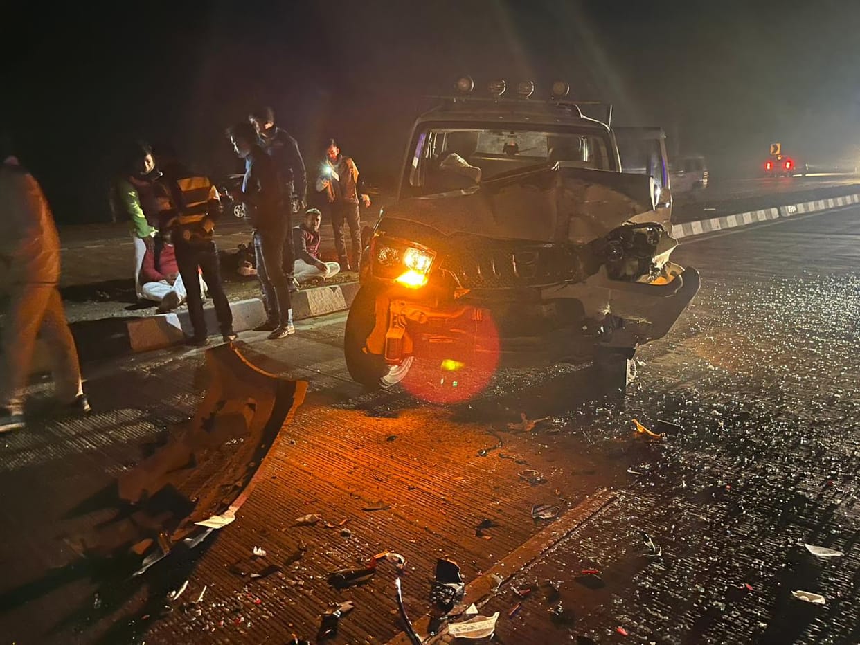 Bihar: Vehicles of Pappu Yadav's convoy collided in truck overtake, many leaders along with security injured