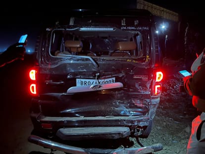 Bihar: Vehicles of Pappu Yadav's convoy collided in truck overtake, many leaders along with security injured