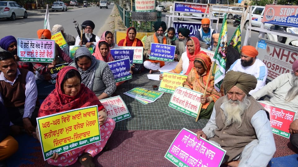 Latifpura residents in Jalandhar started gradual hunger strike to get back their homes