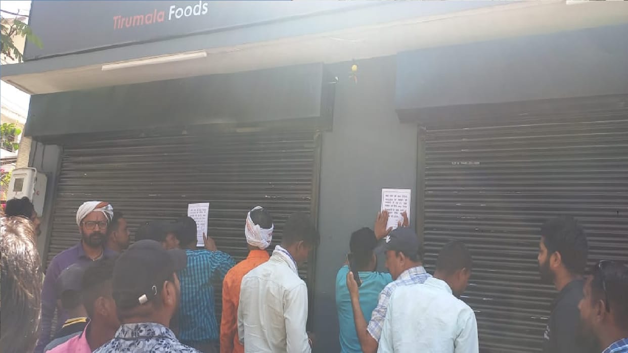Raipur Municipal Corporation sealed two illegal shops