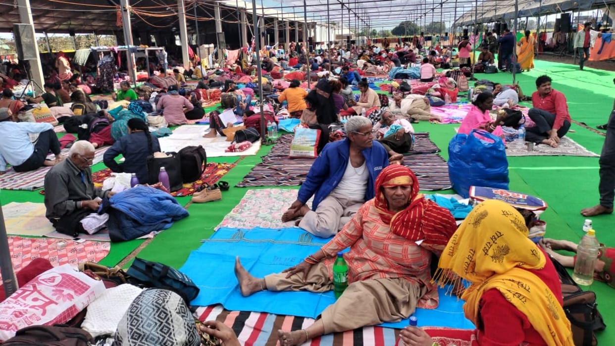 Sehore Vehicles stopped five km before thousands of devotees reach Rudraksh Festival at Kubereshwar Dham