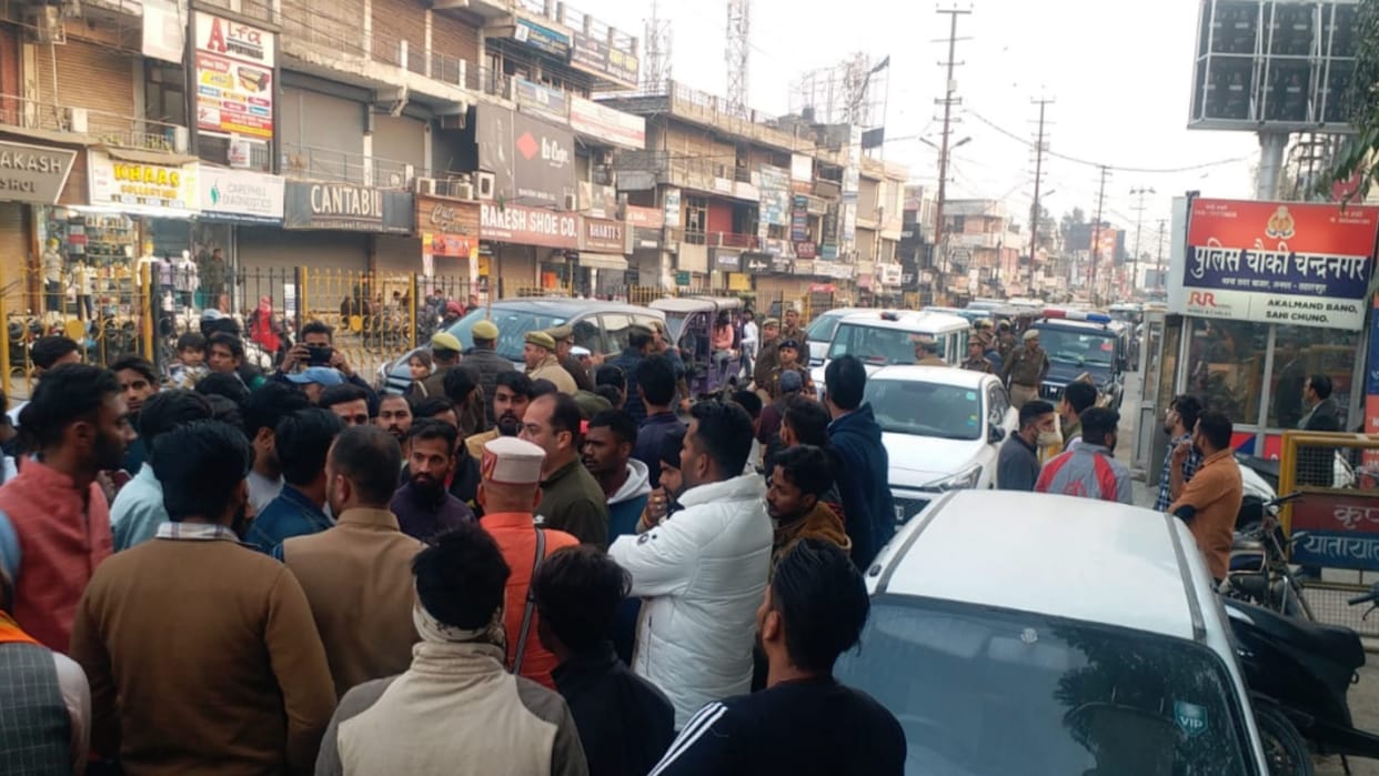 Bajrang Dal workers were beaten up due to close hookah bar in Saharanpur