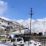 केलांग में बर्फ से ढके पहाड़ाें का नजारा।