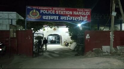 Delhi : दिल्ली में फिर हुई चाकूबाजी, कहासुनी के बाद नांगलोई में युवक की हत्या दिल्ली में अपराध...