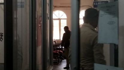 Chhattisgarh ED Raid: कोरबा कलेक्ट्रेट में पांच माह में तीसरी बार छापा, माइनिंग दस्तावेजों की हो रही जांच कोरबा कलेक्ट्रेट में कार्रवाई करती ईडी की टीम।
