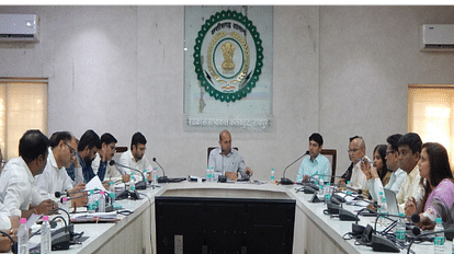समस्याओं का होगा समाधान: अगले महीने से लगेंगे शिविर, कलेक्टर ने ली समय-सीमा की साप्ताहिक बैठक कलेक्टर ने ली समय-सीमा की साप्ताहिक बैठक