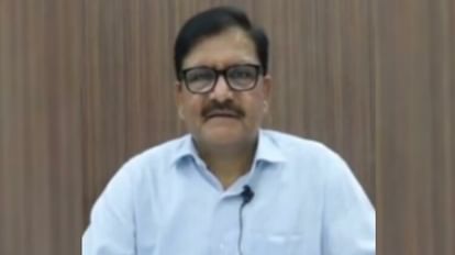 UP News: अपर मुख्य सचिव ने बरेली के जिलाधिकारी के खिलाफ लिखा पत्र, नहीं पेश हुए थे आयोग के सामने जिलाधिकारी शिवाकांत द्विवेदी।