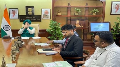 Sonbhadra: केंद्रीय मंत्री ने जन्मदिन पर सोनभद्र को दिया पांच करोड़ का तोहफा, सांसद निधि से खर्च होगी राशि वर्चुअल कार्यक्रम में जुड़े केंद्रीय मंत्री हरदीप सिंह पुरी