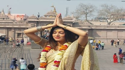 Varanasi: 'भाबी जी घर पर हैं' फेम विदिशा ने विश्वनाथ धाम में लगाई हाजिरी, बोलीं- पहले से काफी बदली काशी काशी विश्वनाथ धाम में विदिशा श्रीवास्तव