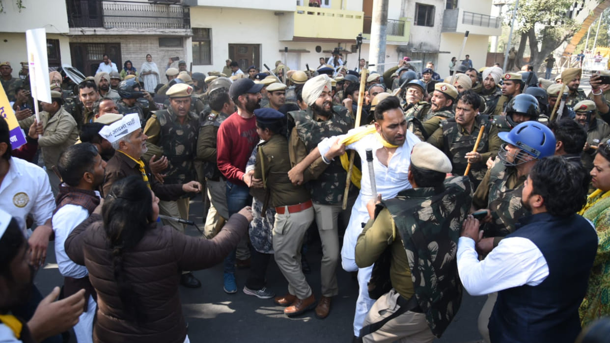 Police stopped AAP workers going to gherao Haryana Governor House