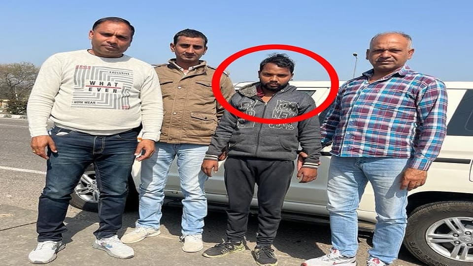 Illicit liquor being carried in Jhajjar by hiding in boxes of Corona kit