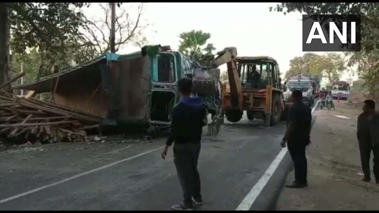 Tamil Nadu Four girl from Government Middle School died drowning Telangana bus Truck Accident mant Died Update
