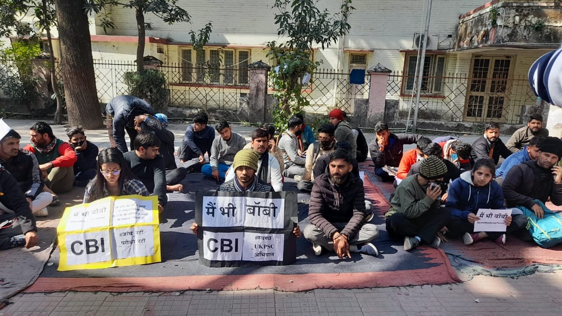 Uttarakhand unemployed youth and women Congress workers demanding CBI inquiry into recruitment scams