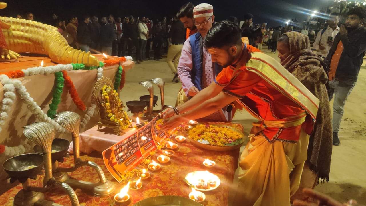 See in pictures: Tributes paid to martyrs of Pulwama attack in Ganga Aarti, candle march taken out in memory