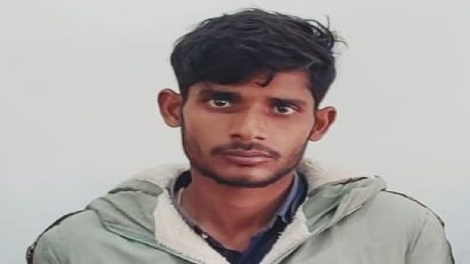Smuggler caught with one kilo of opium bareilly