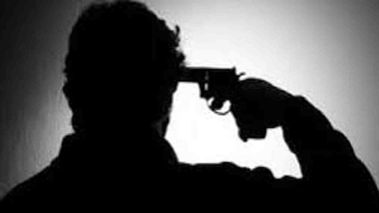 Hamirpur: young man reached his girlfriend house on Valentine's Day, young man shot himself