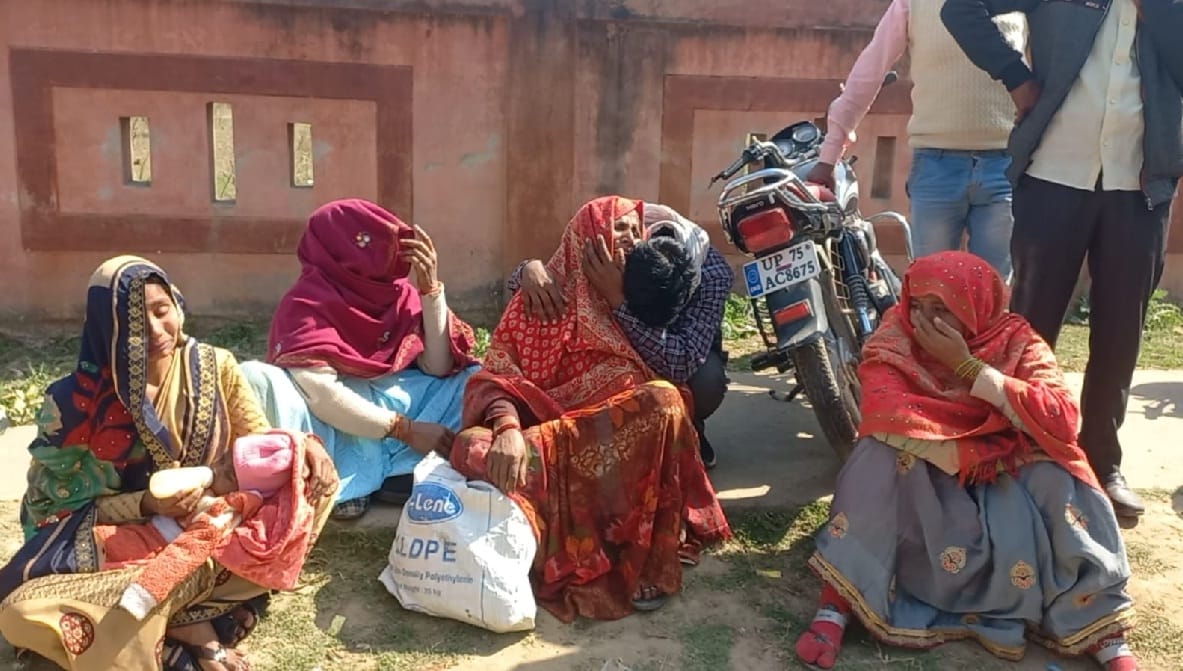 Gangster along with his brother killed youth in Etawah, police recovered half burnt dead body