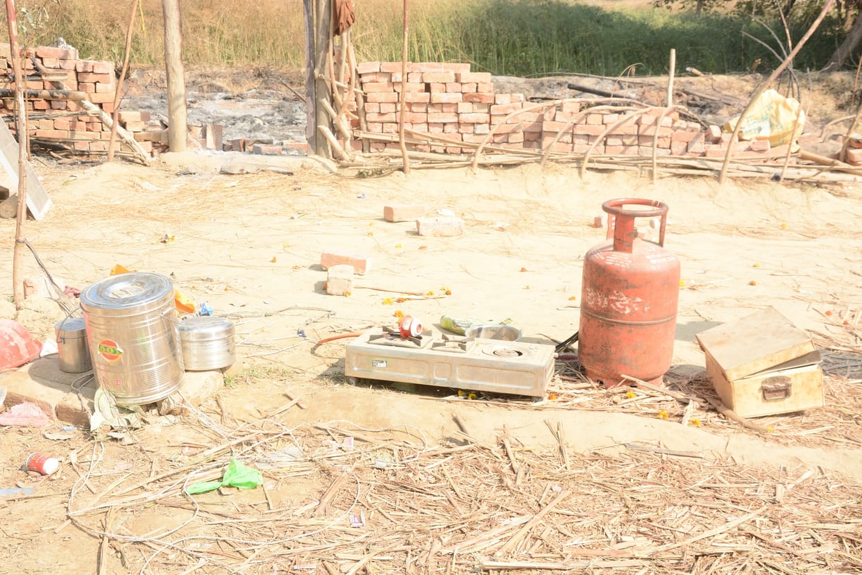 Mother daughter burning alive in Kanpur Dehat, people are reaching to see the spot