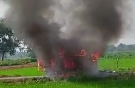 School van became a ball of fire in Kannauj, 11 children narrowly survived