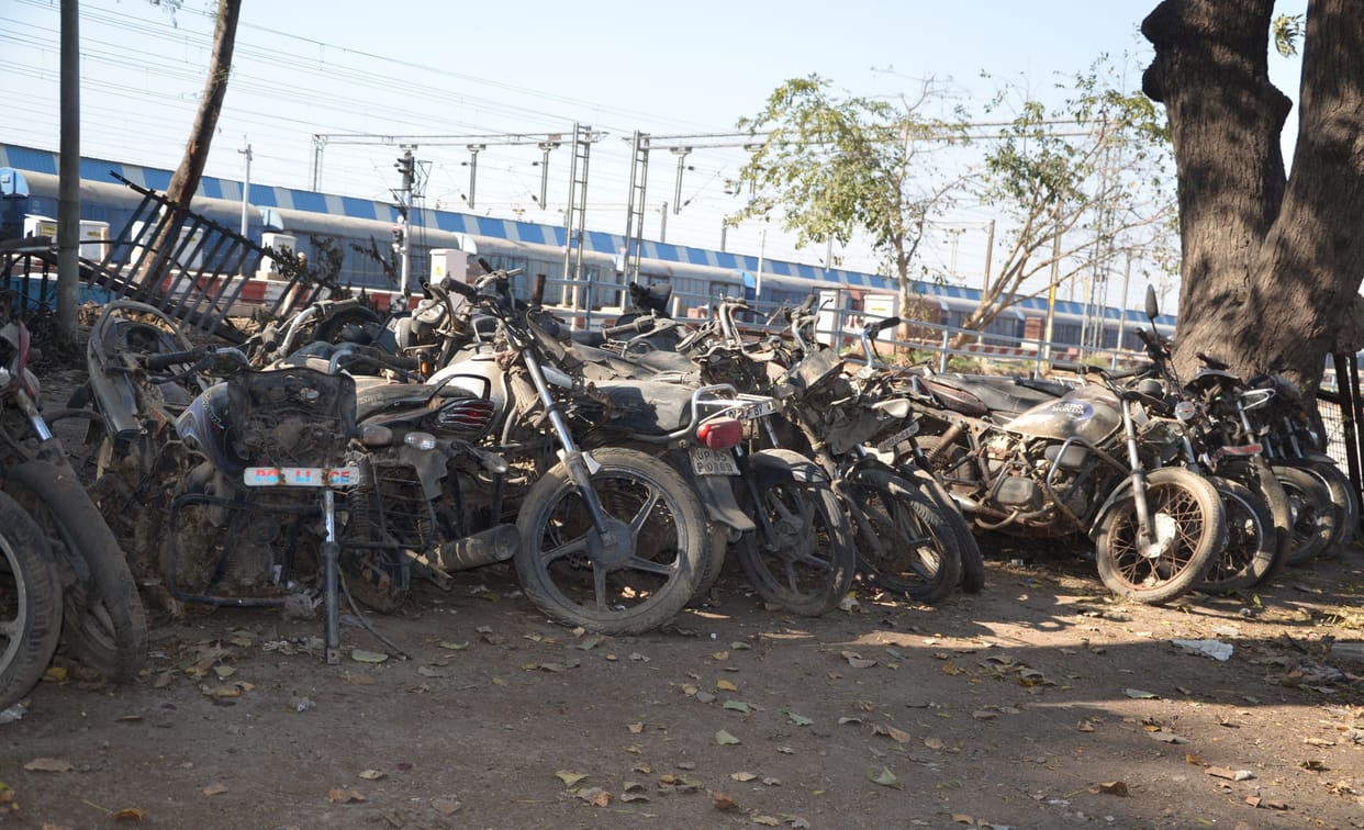 Mathura: More than 30 bikes parked at the junction waiting for the identity of their loved ones