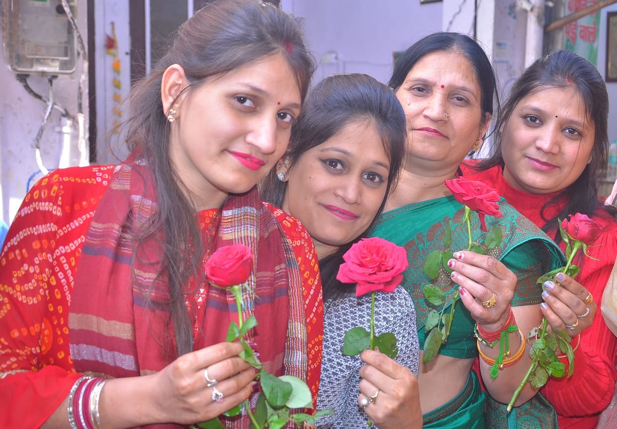 Mathura: Valentine's Day celebrated in the courtyard of Bankebihari
