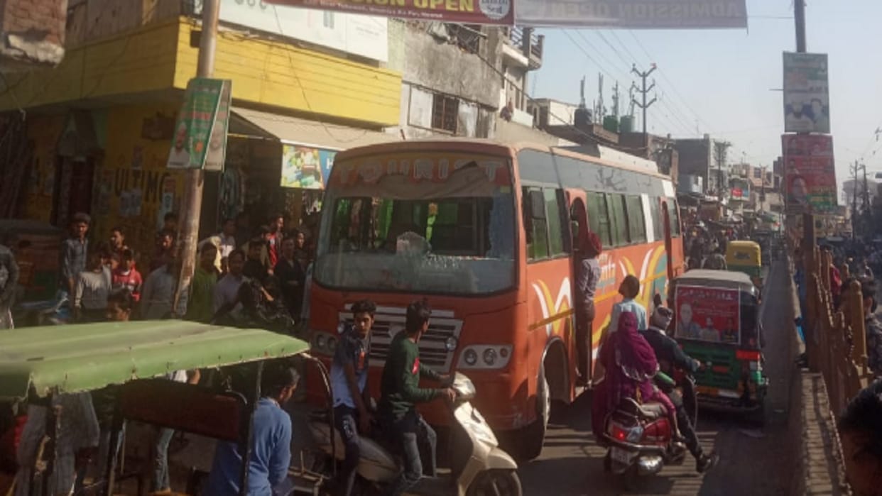 Meerut News: Bus vandalized and driver beaten after collision in bike