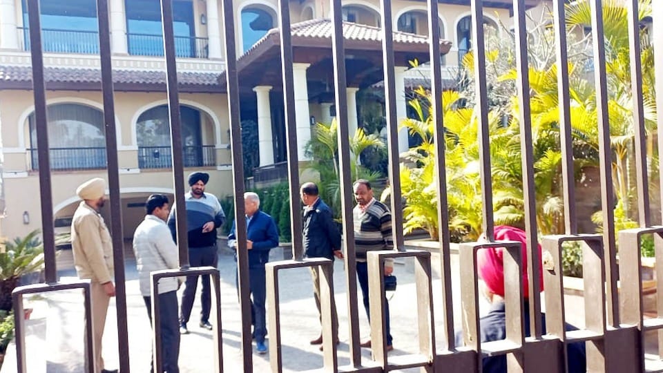 Vigilance team reached the house of former minister Sunder Sham Arora