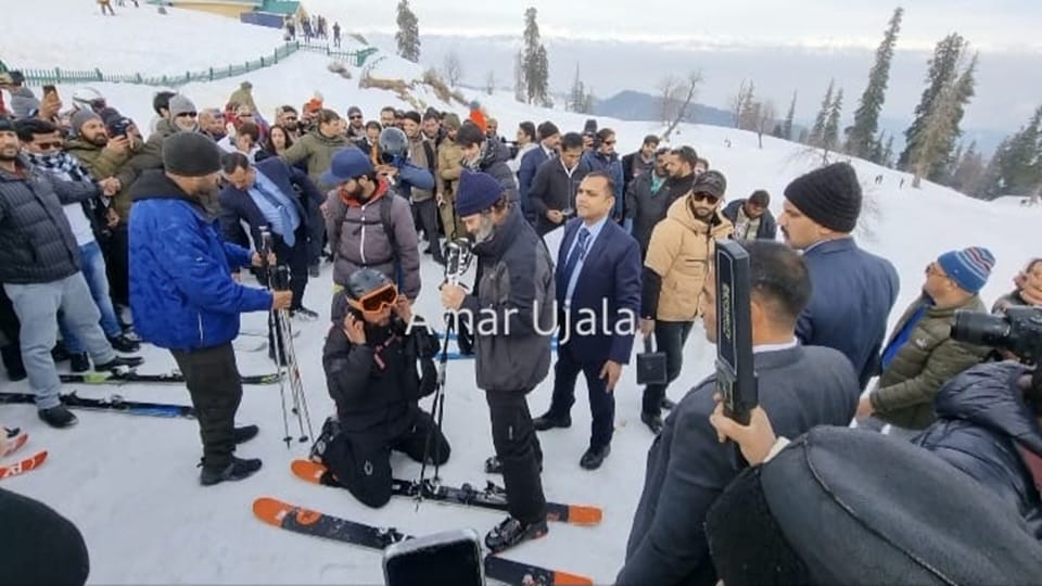 Jammu Kashmir: Rahul Gandhi reached Gulmarg on personal tour, political issues can be discussed