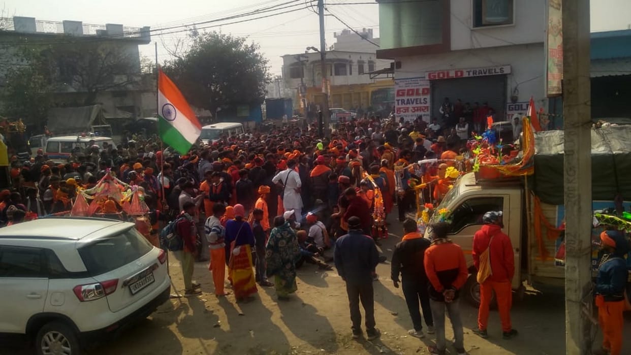 kanwariya Ruckus over throwing meat on Kanvadiya having breakfast in Jaspur Uttarakhand News in hindi