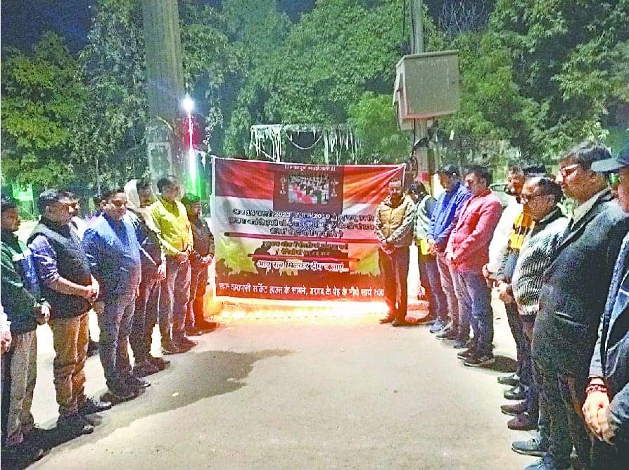 See in pictures: Tributes paid to martyrs of Pulwama attack in Ganga Aarti, candle march taken out in memory