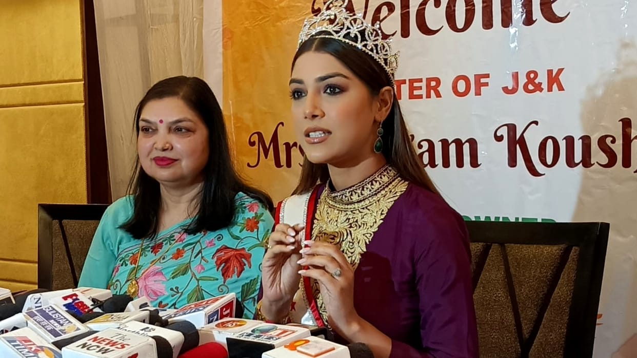 Sargam Kaushal reached Jammu for first time after winning title of Mrs World
