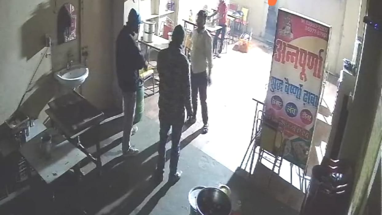 Three miscreants looted Eleven thousand at gunpoint from Dhaba Karonda in Sirsa