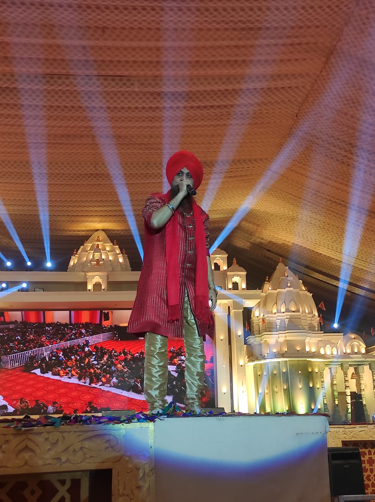 Bhajan singers tied up, devotees immersed in devotion