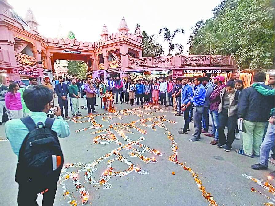 See in pictures: Tributes paid to martyrs of Pulwama attack in Ganga Aarti, candle march taken out in memory